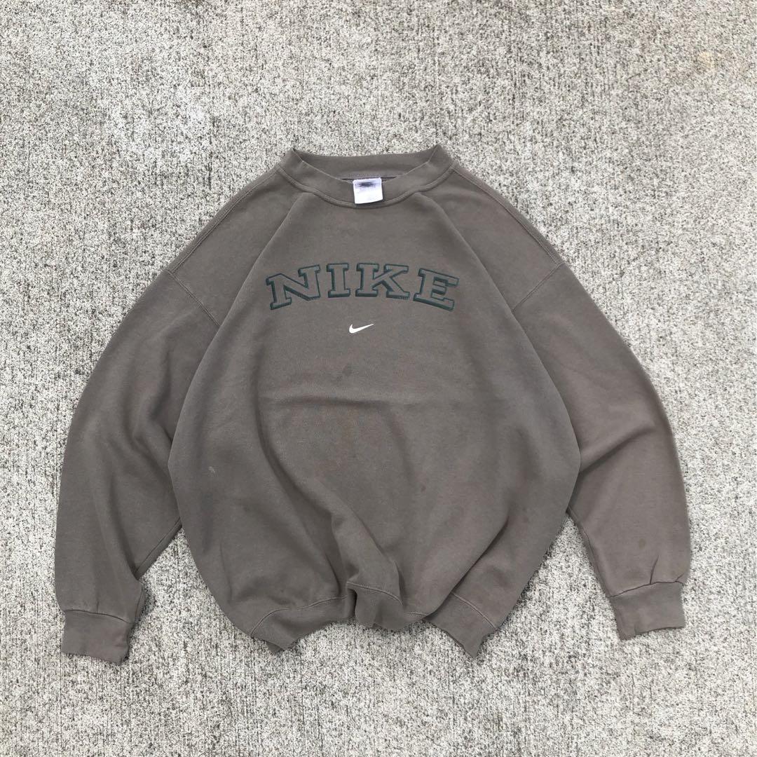 90s USA-made sweatshirt with a faded center logo by Stussy Oakley.