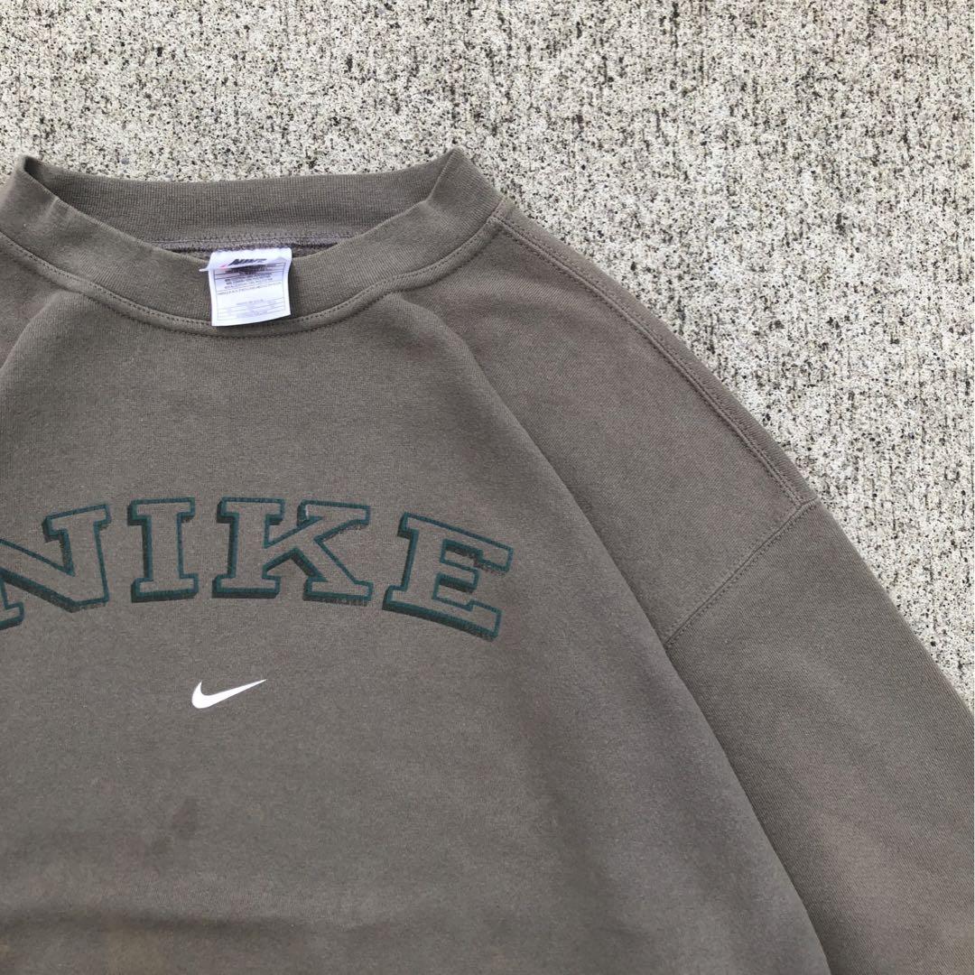 90s USA-made sweatshirt with a faded center logo by Stussy Oakley.